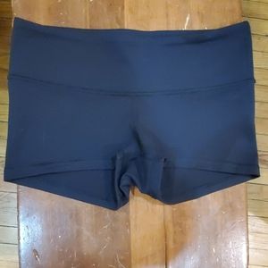 Lululemon black booty shorts size 6